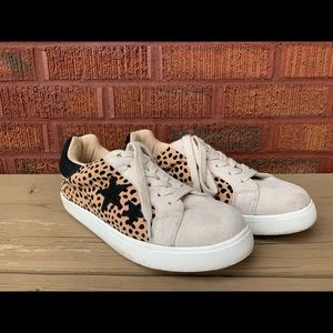 Women’s fashion sneakers